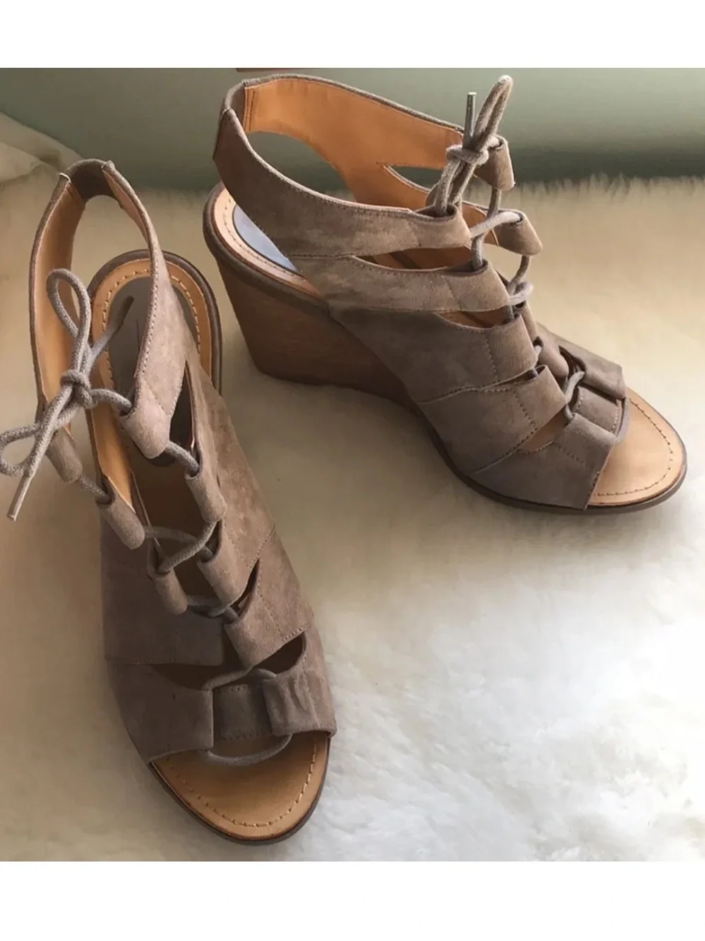Melrose & Market taupe wedge lace-up sandal 10
